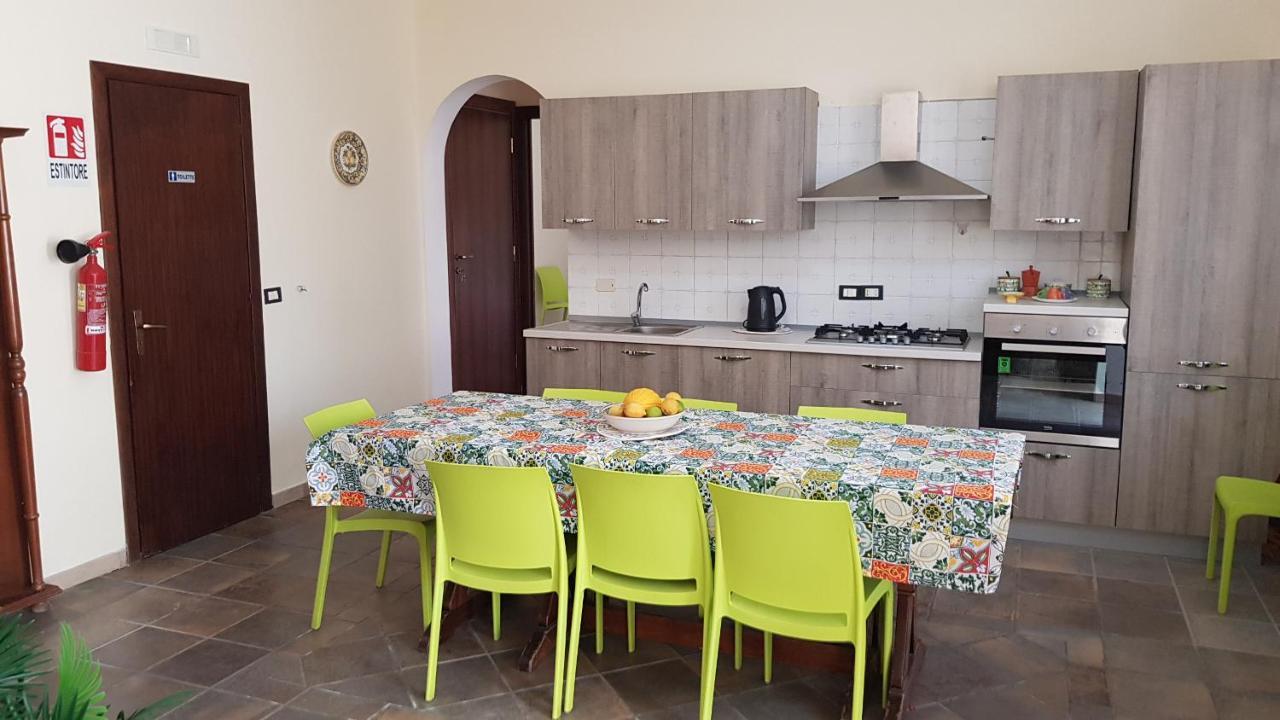 Casa Vacanze Villa Tropia Camastra Eksteriør billede