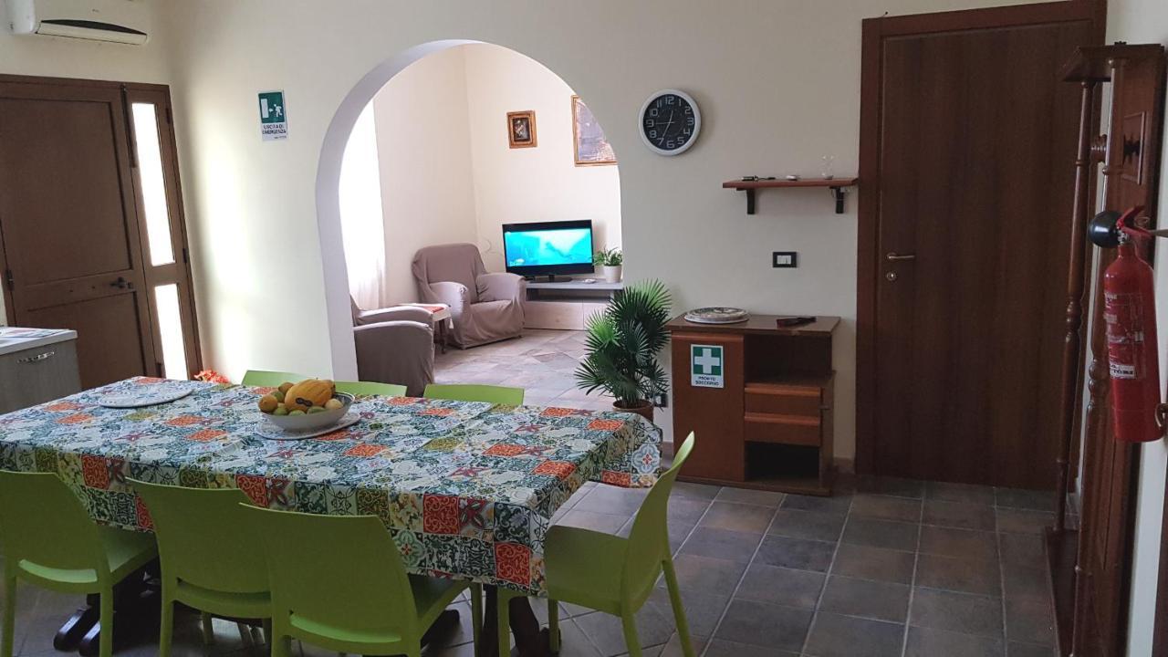 Casa Vacanze Villa Tropia Camastra Eksteriør billede