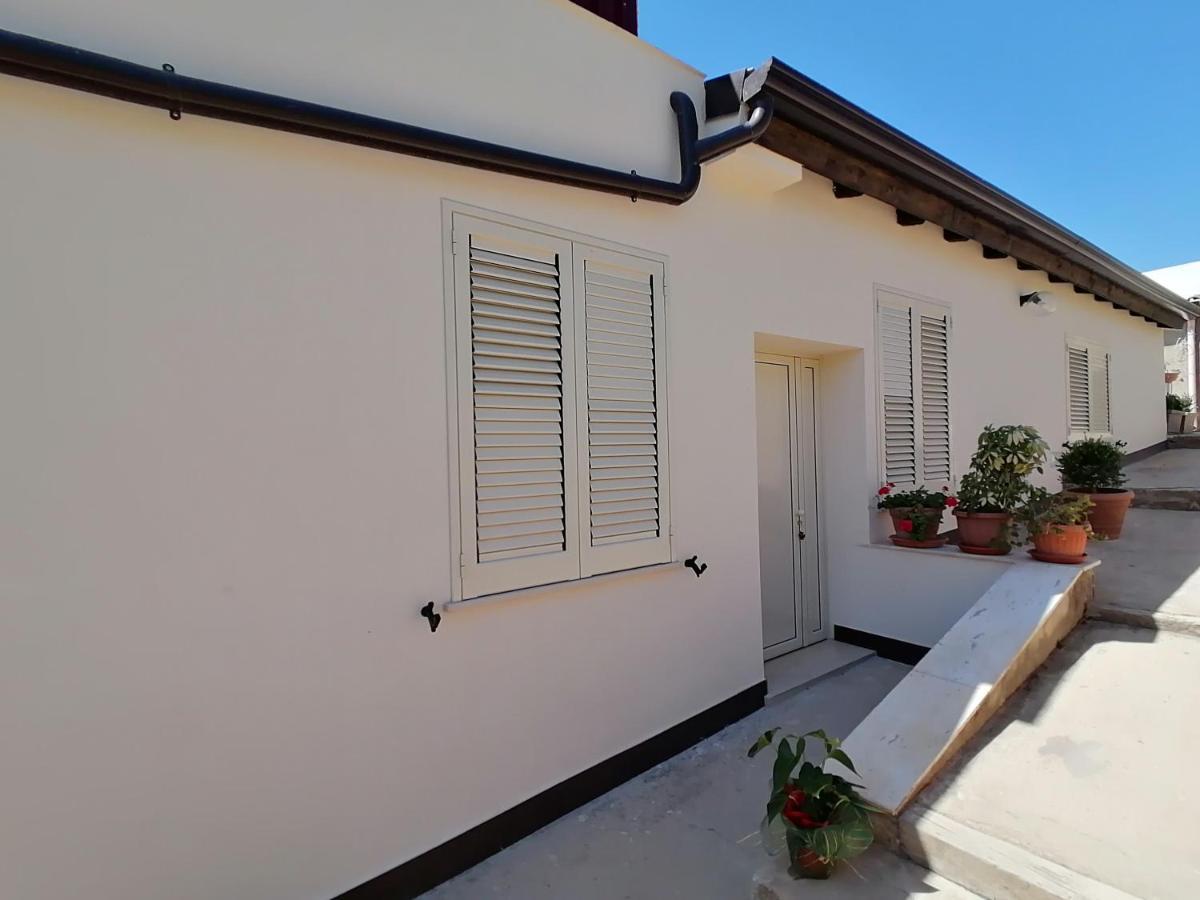 Casa Vacanze Villa Tropia Camastra Eksteriør billede